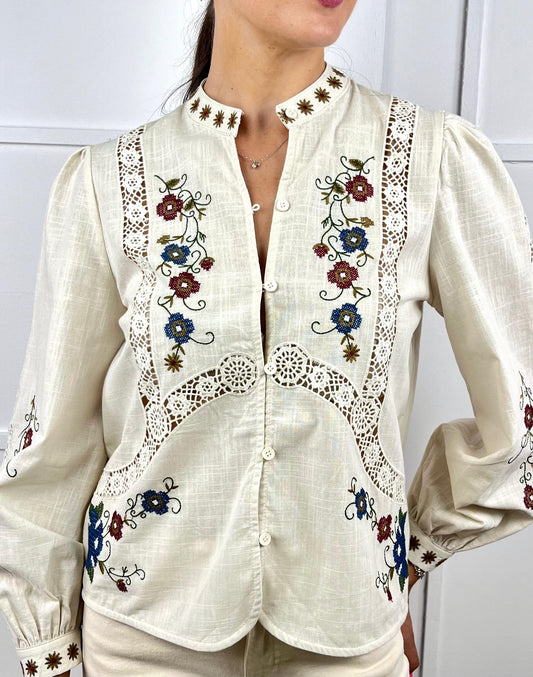 CAMISA BORDADA BEIGE