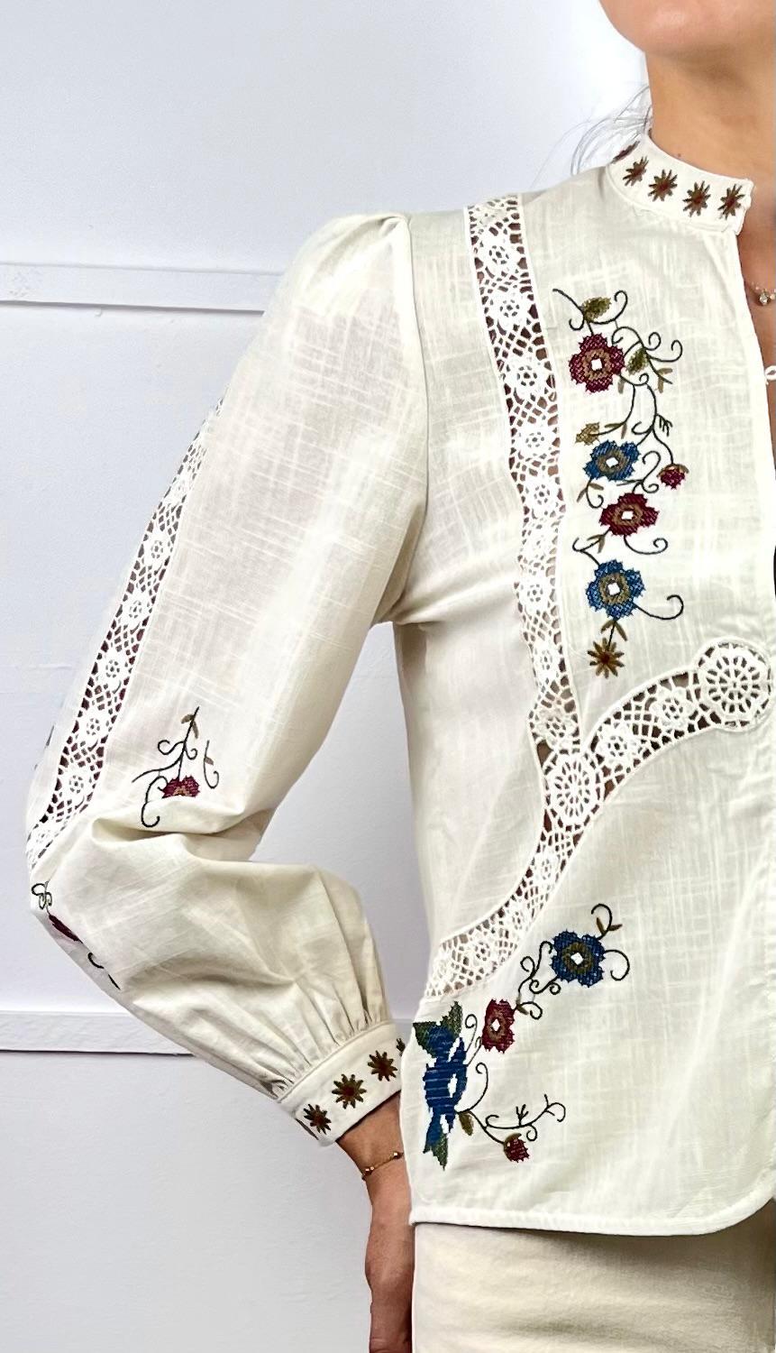 CAMISA BORDADA BEIGE