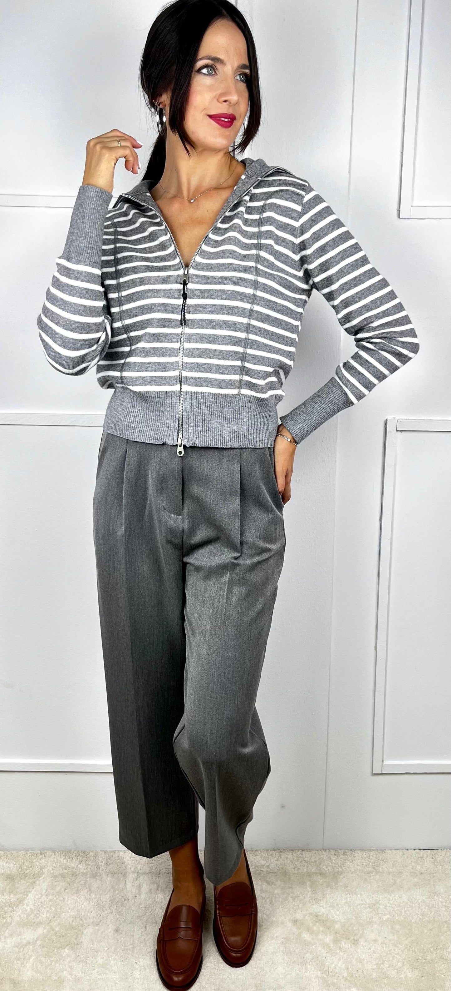PANTALÓN PINZAS GRIS