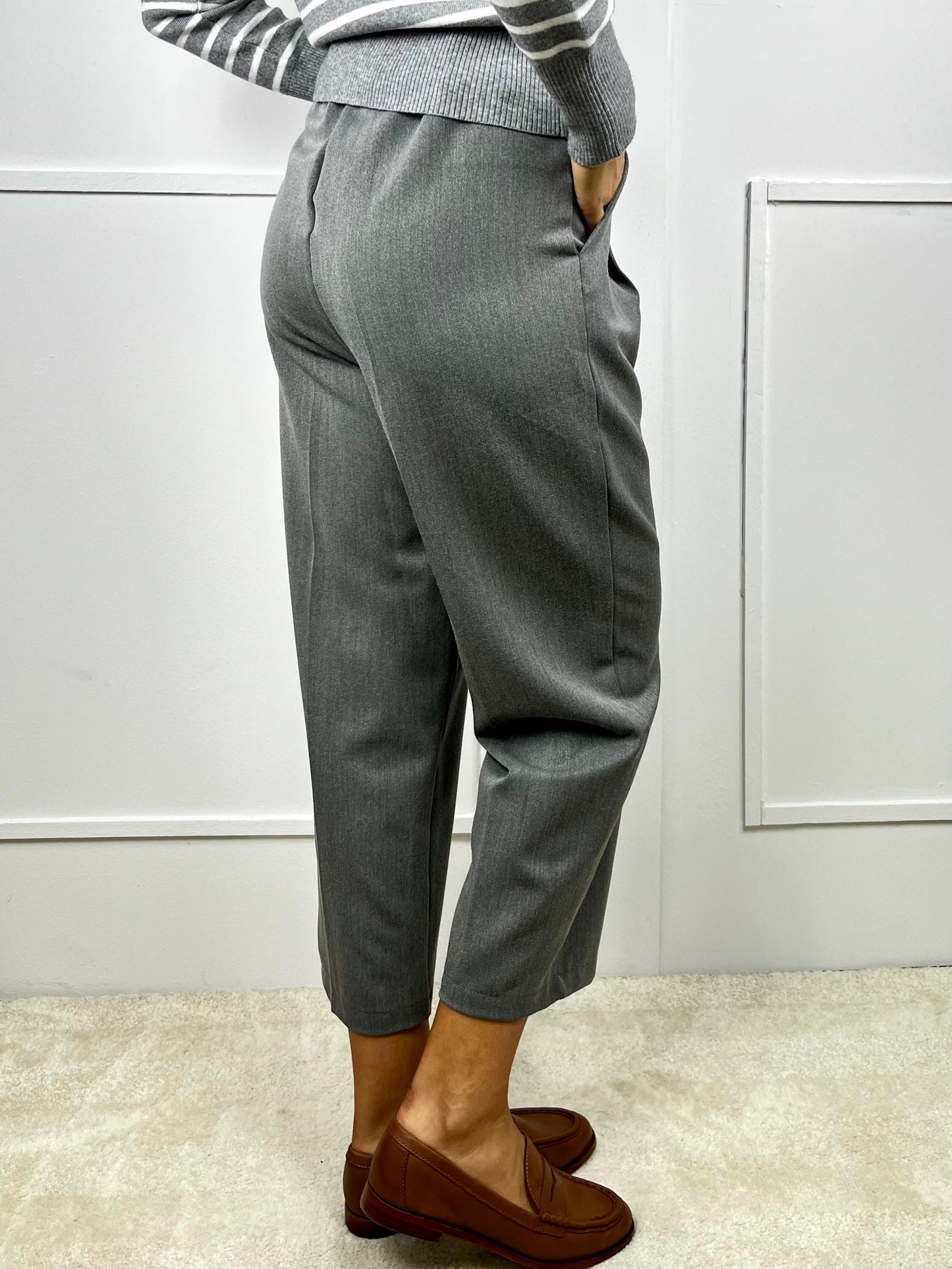 PANTALÓN PINZAS GRIS
